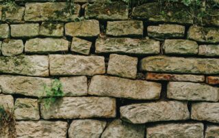 Natural stone retaining wall