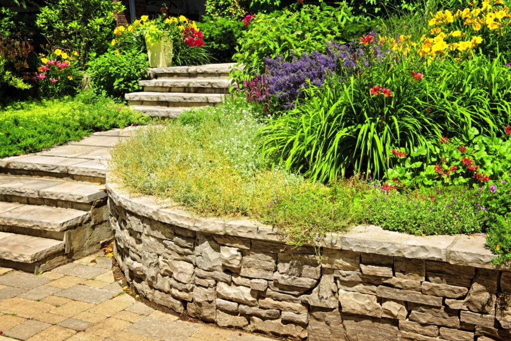 Natural stone retaining wall